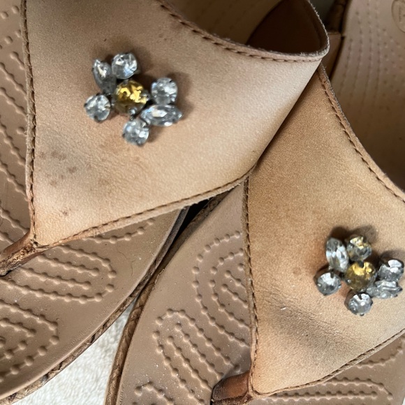 Crocs Women's Beige Wedge Sandals Sz 9 - Picture 8 of 8